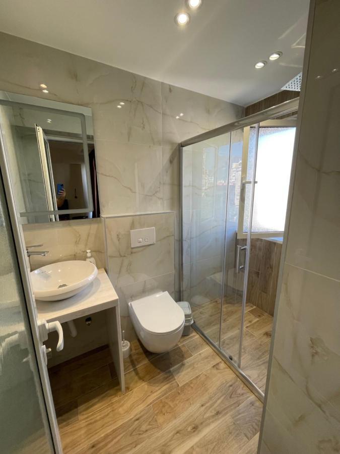Boutique Central Studio Apartments Тирана Екстер'єр фото