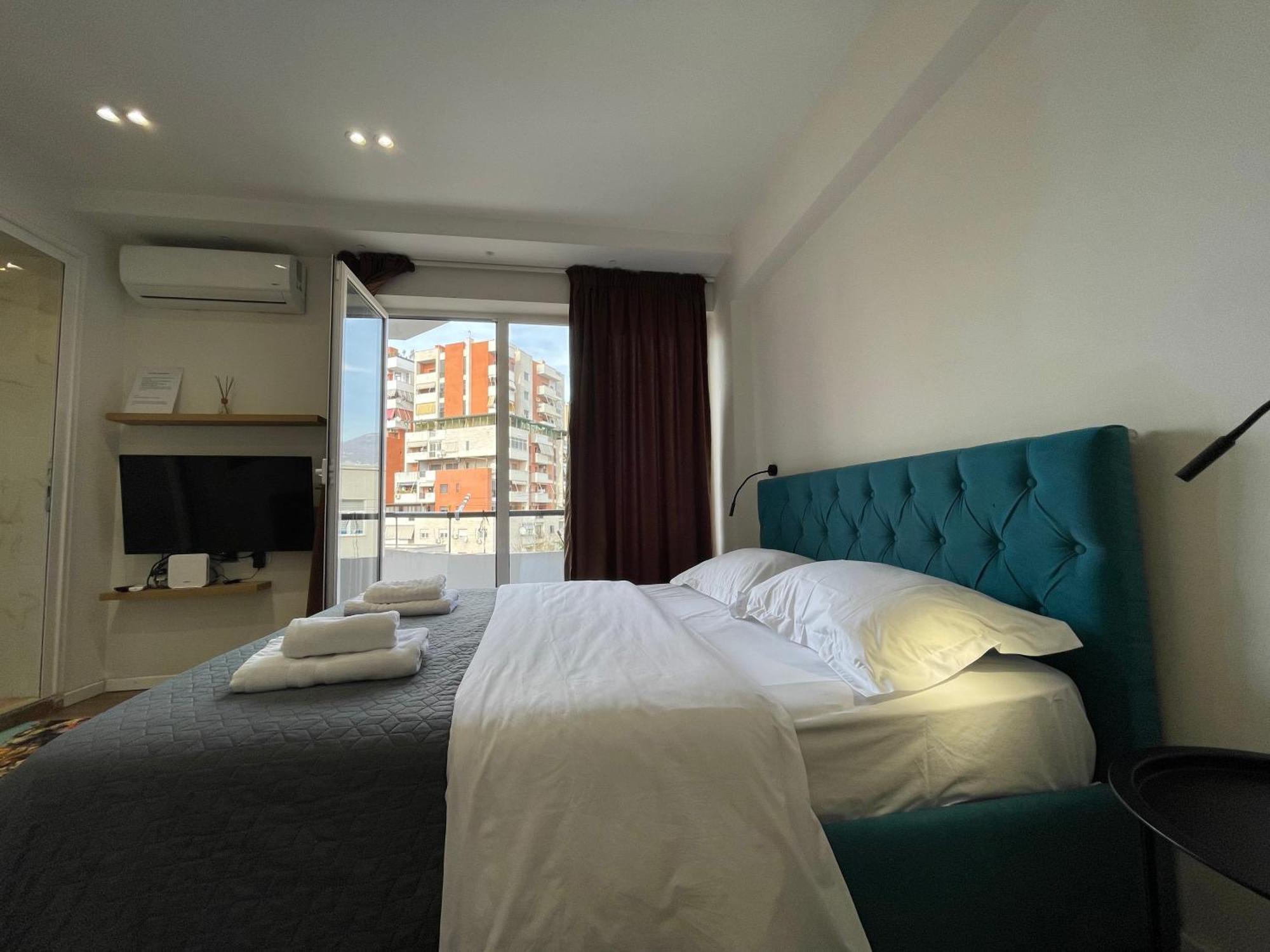 Boutique Central Studio Apartments Тирана Екстер'єр фото