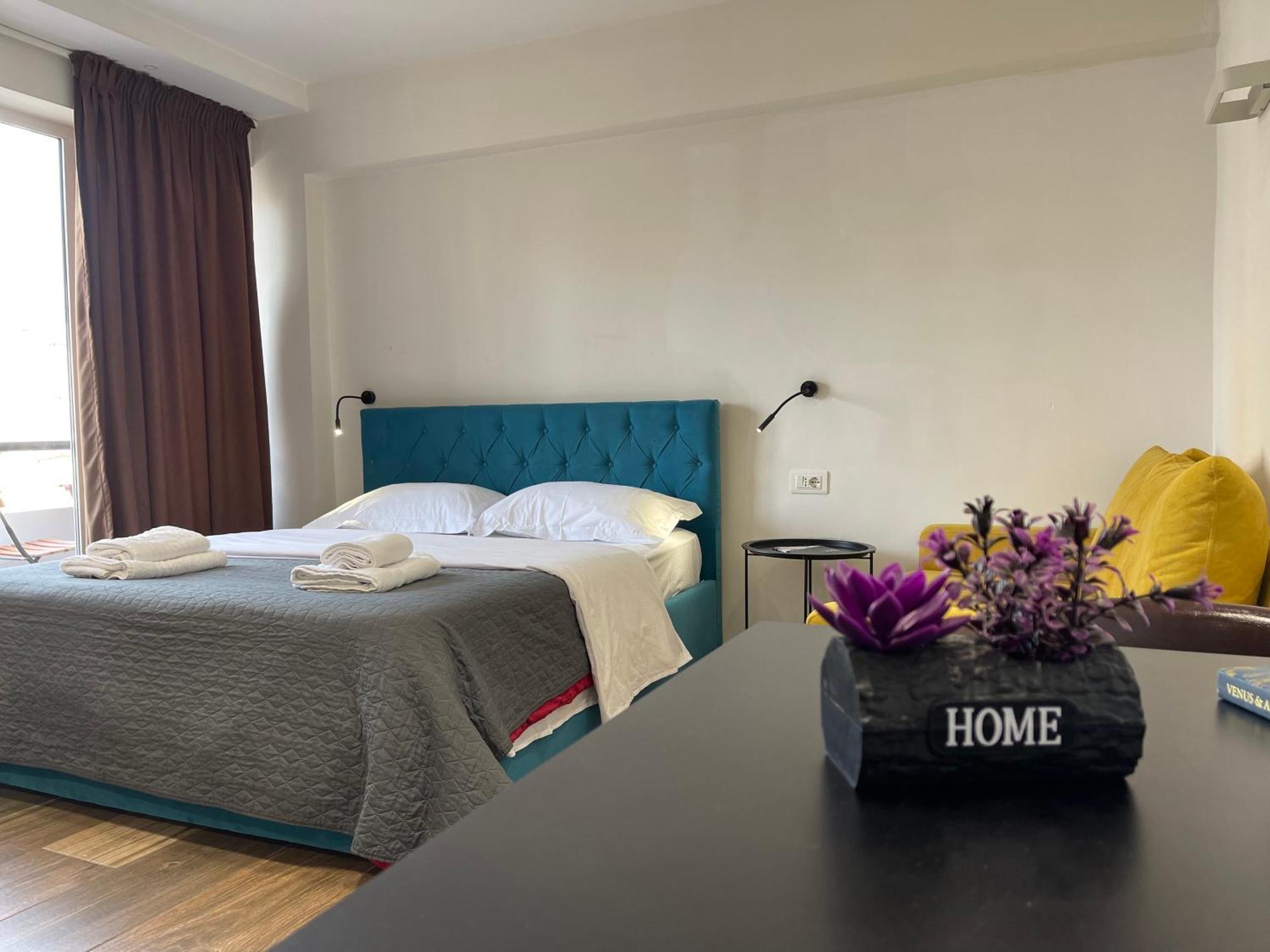 Boutique Central Studio Apartments Тирана Екстер'єр фото