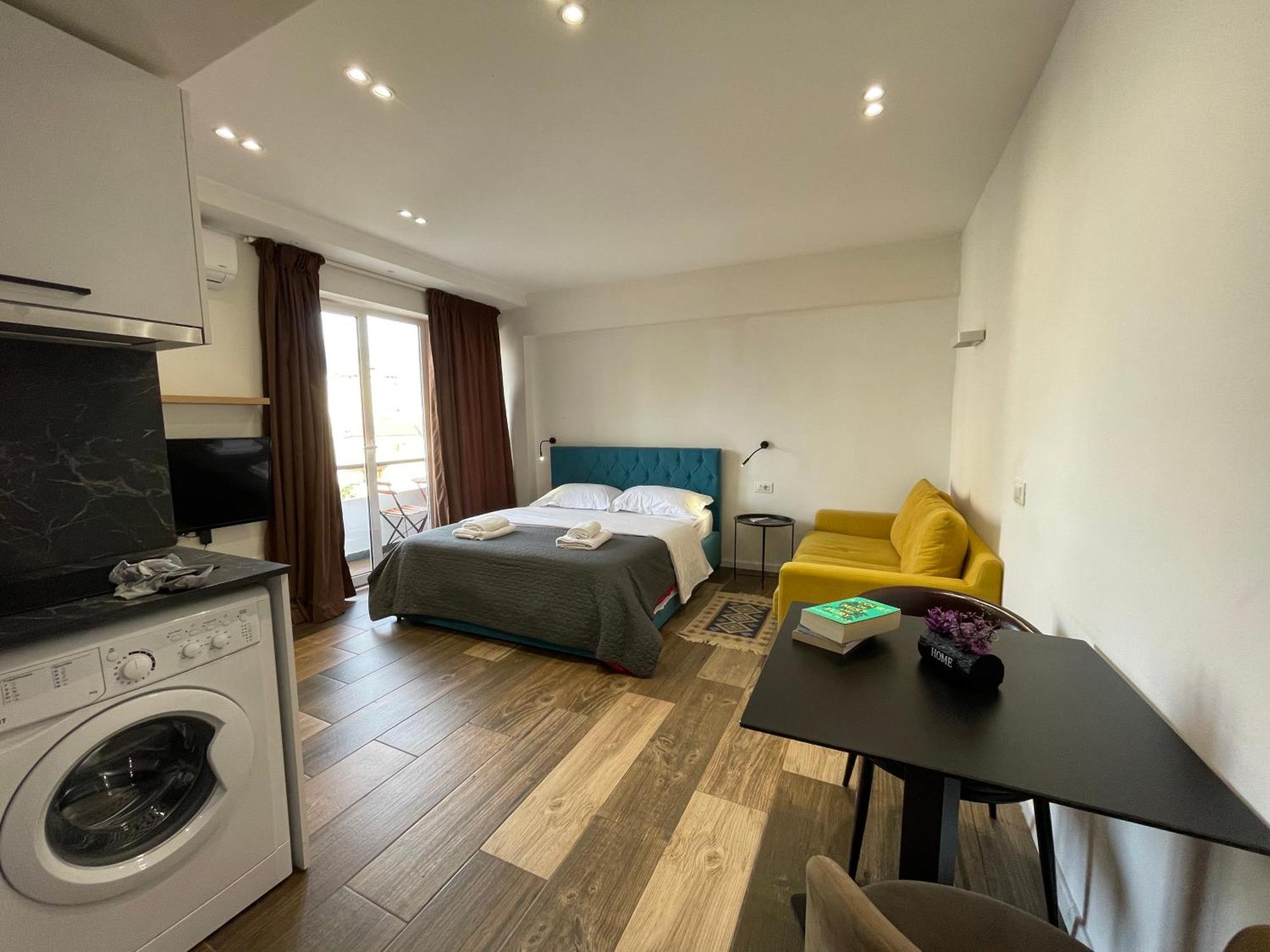 Boutique Central Studio Apartments Тирана Екстер'єр фото