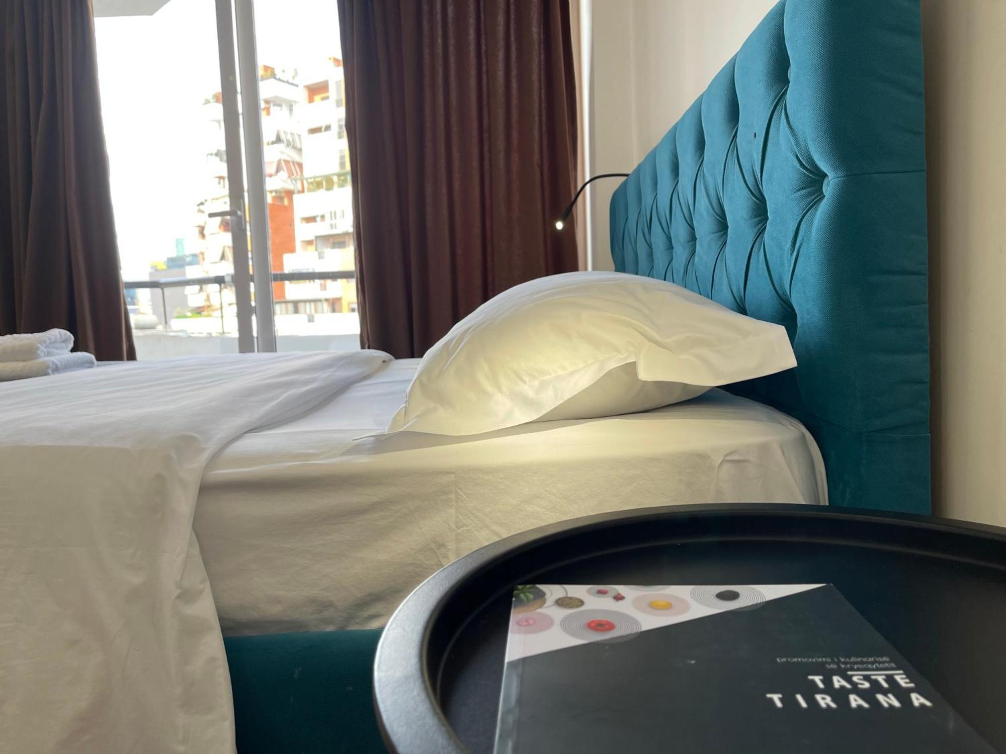 Boutique Central Studio Apartments Тирана Екстер'єр фото