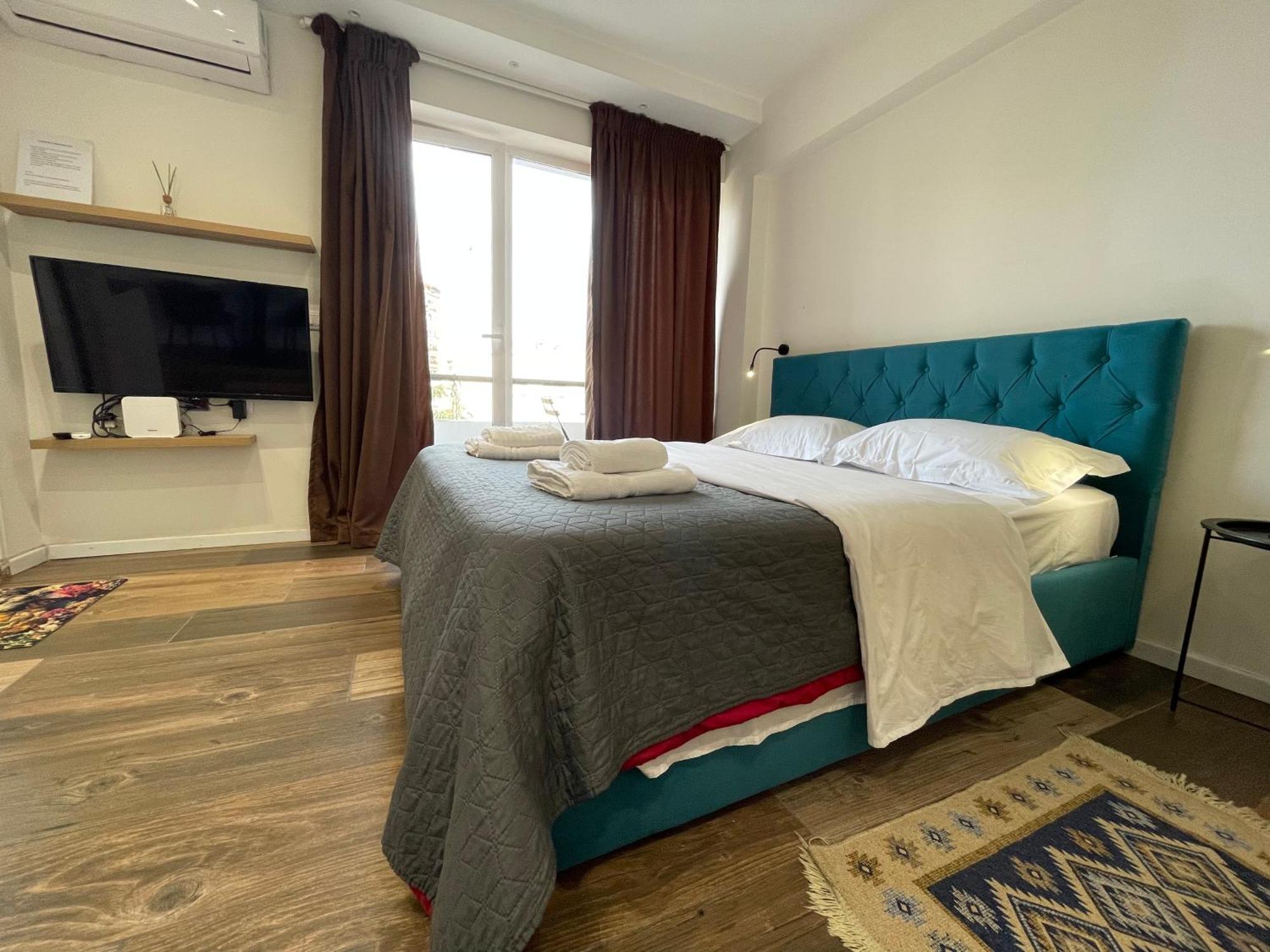 Boutique Central Studio Apartments Тирана Екстер'єр фото