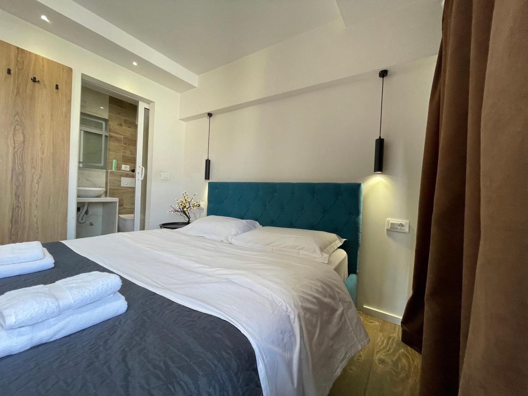 Boutique Central Studio Apartments Тирана Екстер'єр фото